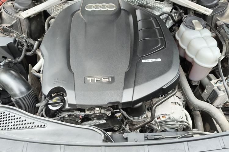 Used Audi A4L 2019 40 TFSI Fashion Edition China VI Emission Standard Engine Bay