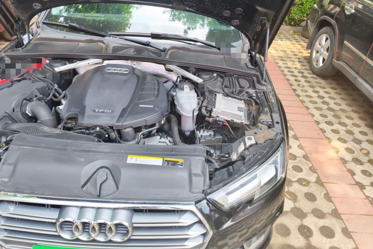 Used Audi A4L 2019 40 TFSI Fashion Edition China VI Emission Standard Engine Bay Left