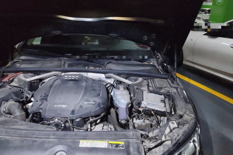 Used Audi A4L 2019 40 TFSI Fashion Edition China VI Emission Standard Engine Bay Left