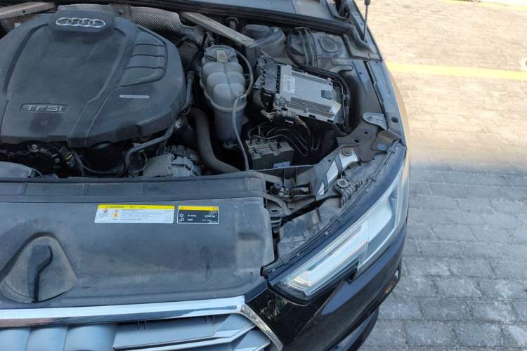 Used Audi A4L 2019 40 TFSI Fashion Edition China VI Emission Standard Engine Bay Left