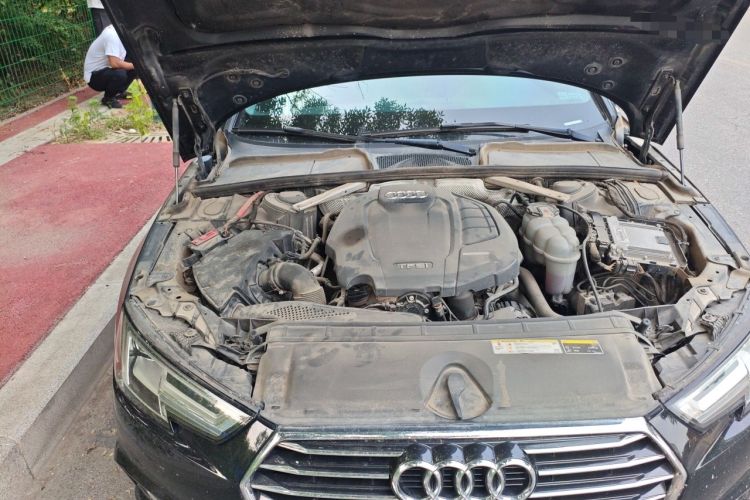 Used Audi A4L 2019 40 TFSI Ambition China VI Engine Bay Right