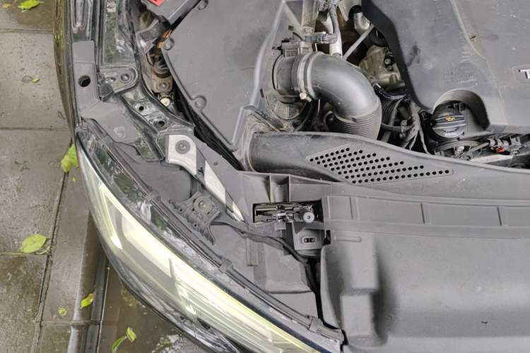 Used Audi A4L 2019 40 TFSI Sporty Version China VI Engine Bay Right