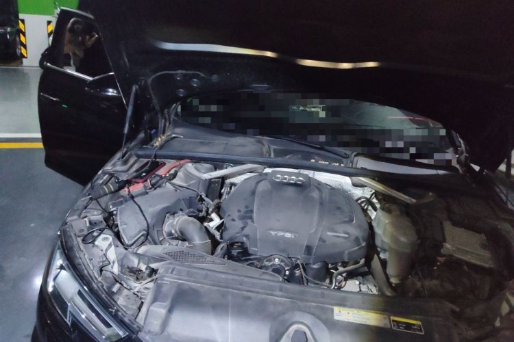 Used Audi A4L 2019 40 TFSI Fashion Edition China VI Emission Standard Engine Bay Right