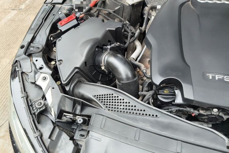 Used Audi A4L 2019 40 TFSI Fashion Edition China VI Emission Standard Engine Bay Right
