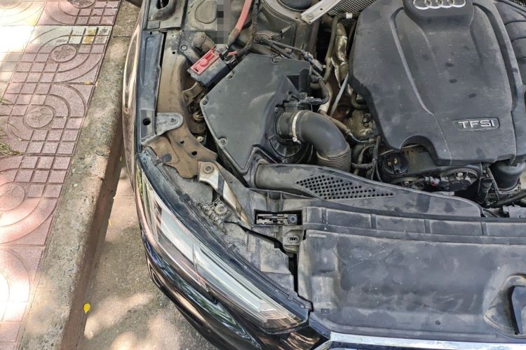 Used Audi A4L 2019 40 TFSI Fashion Edition China VI Emission Standard Engine Bay Right