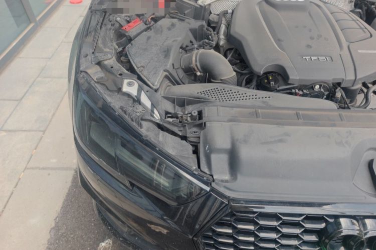 Used Audi A4L 2019 40 TFSI Fashion Edition China VI Emission Standard Engine Bay Right