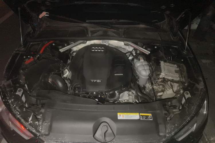 Used Audi A4L 2019 40 TFSI Ambition China VI Engine Bay