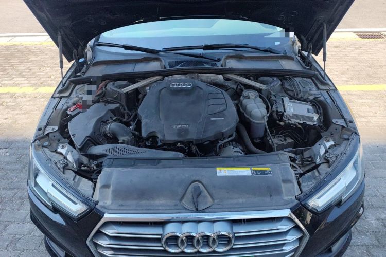 Used Audi A4L 2019 40 TFSI Fashion Edition China VI Emission Standard Engine Bay