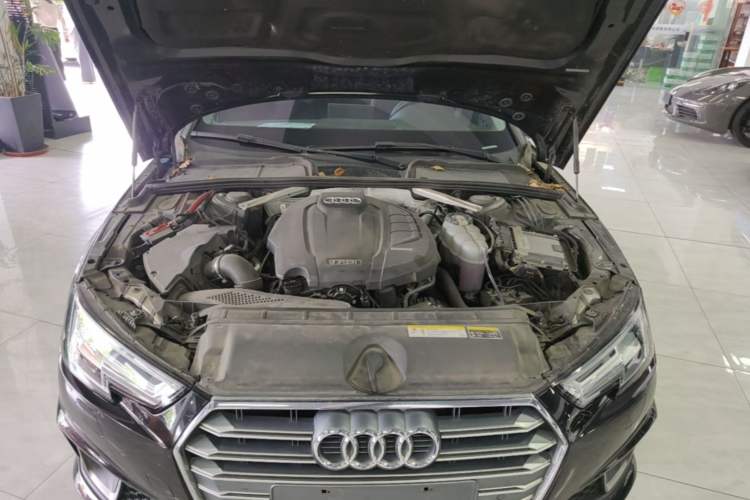 Used Audi A4L 2019 40 TFSI Fashion Edition China VI Emission Standard Engine Bay
