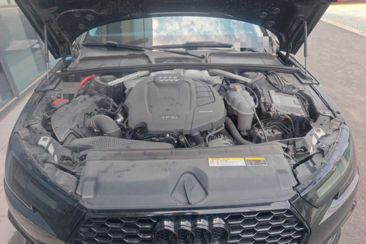 Used Audi A4L 2019 40 TFSI Fashion Edition China VI Emission Standard Engine Bay