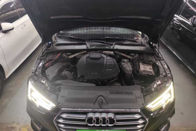 Used Audi A4L 2019 40 TFSI Fashion Edition China VI Emission Standard Engine Bay