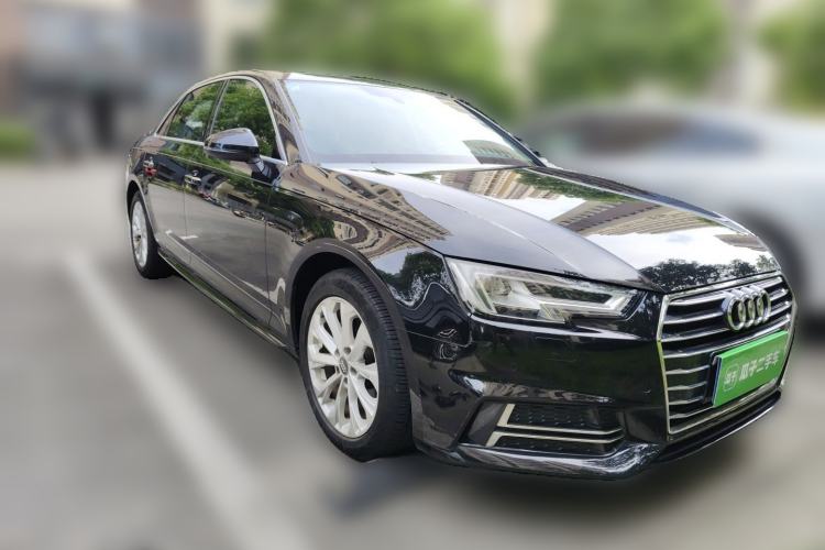 Used Audi A4L 2019 40 TFSI Ambition China VI Front Right 45 Deg