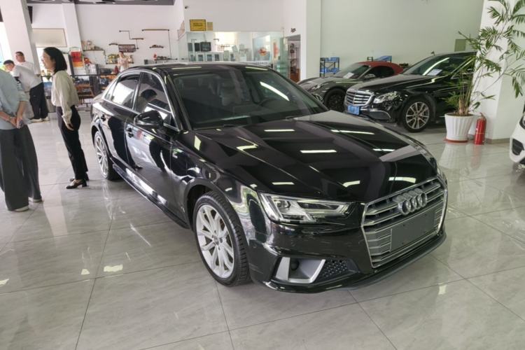 Used Audi A4L 2019 40 TFSI Fashion Edition China VI Emission Standard Front Right 45 Deg