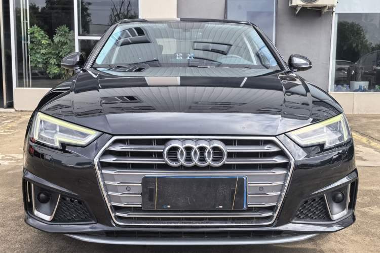 Used Audi A4L 2019 40 TFSI Fashion Edition China VI Emission Standard Front