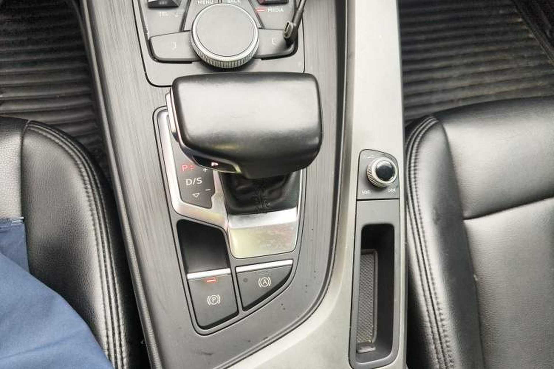Used Audi A4L 2019 40 TFSI Ambition China VI Gear Lever