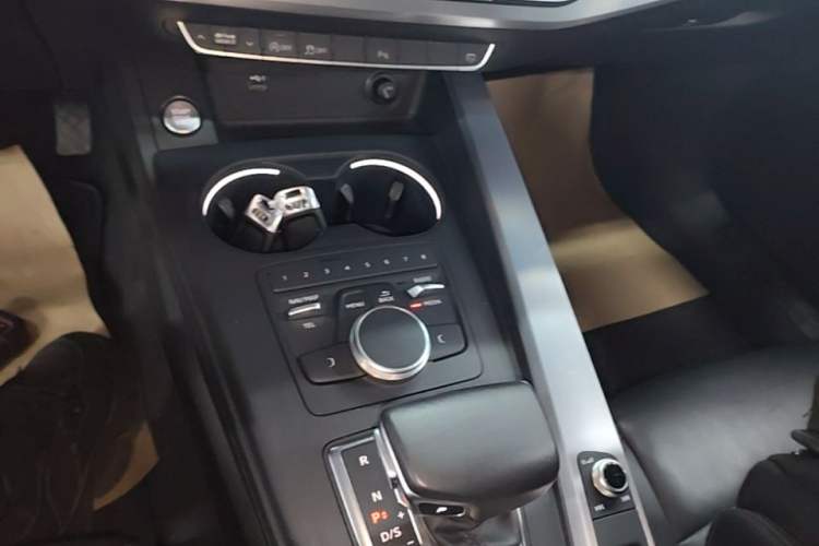 Used Audi A4L 2019 45 TFSI quattro Individual Sport Edition China VI Gear Lever