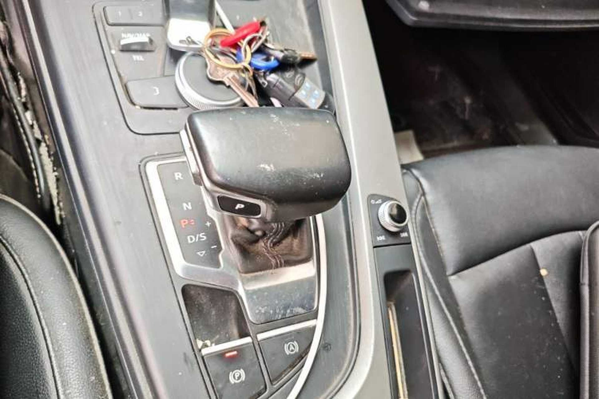 Used Audi A4L 2019 40 TFSI Fashion Version China V Gear Lever