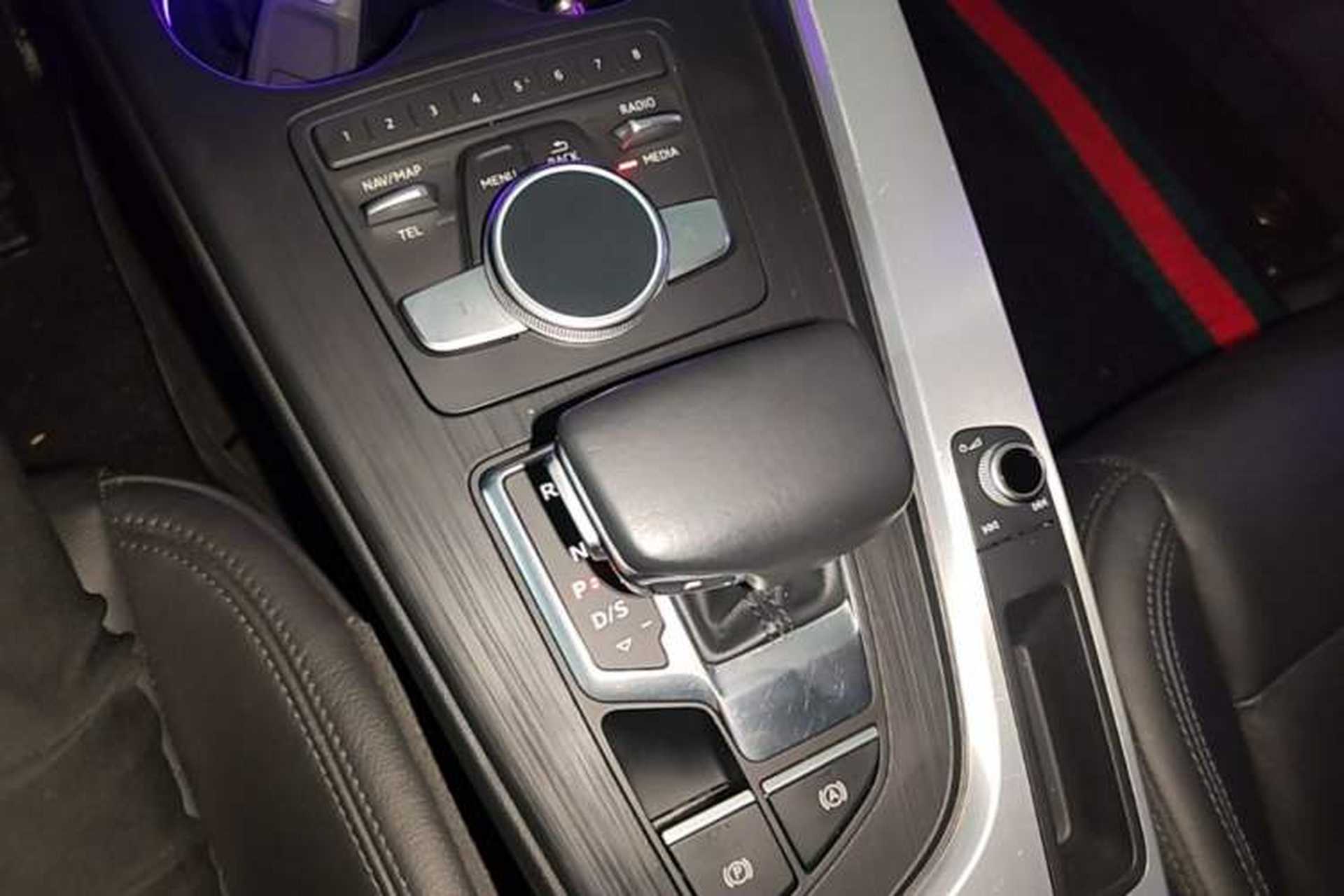 Used Audi A4L 2019 40 TFSI Fashion Edition China VI Emission Standard Gear Lever