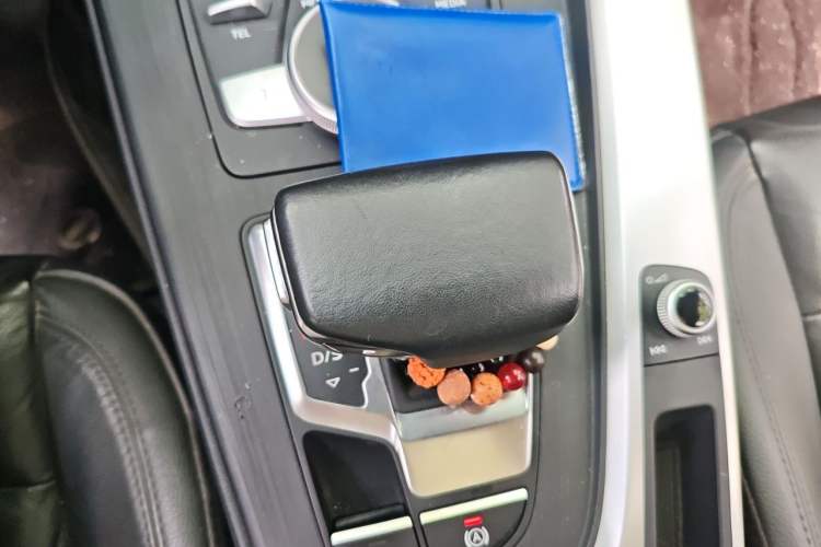 Used Audi A4L 2019 40 TFSI Fashion Edition China VI Emission Standard Gear Lever