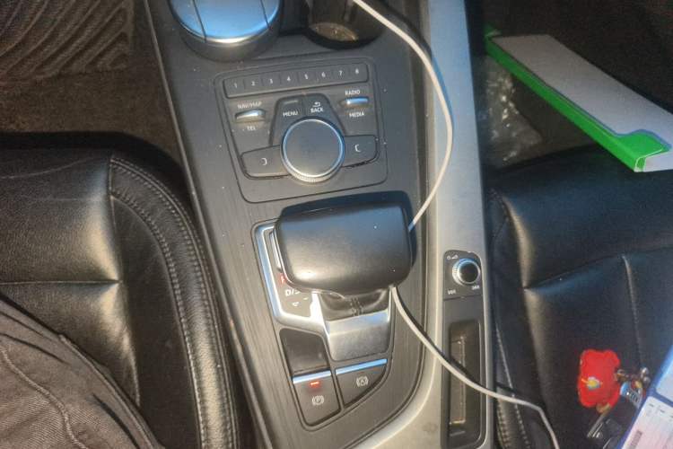Used Audi A4L 2019 40 TFSI Ambition China VI Gear Lever
