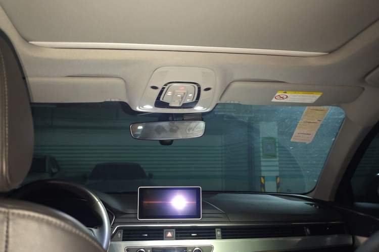 Used Audi A4L 2019 40 TFSI Fashion Edition China VI Emission Standard Headliner