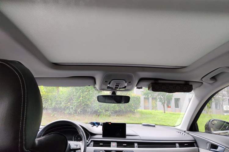 Used Audi A4L 2019 40 TFSI Ambition China VI Headliner