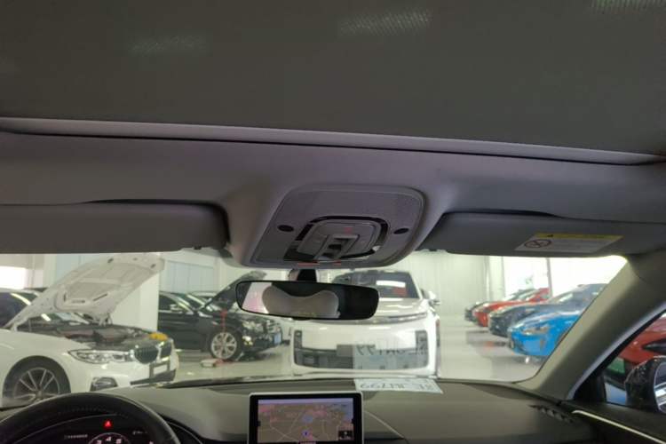 Used Audi A4L 2019 40 TFSI Fashion Edition China VI Emission Standard Headliner