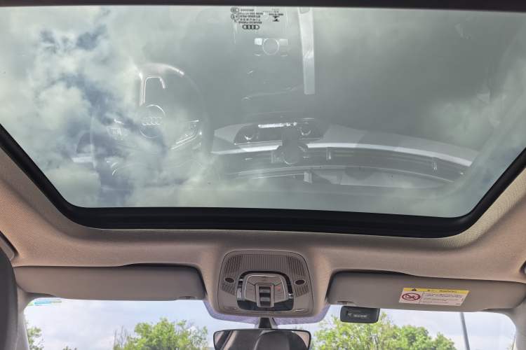 Used Audi A4L 2019 40 TFSI Fashion Edition China VI Emission Standard Headliner
