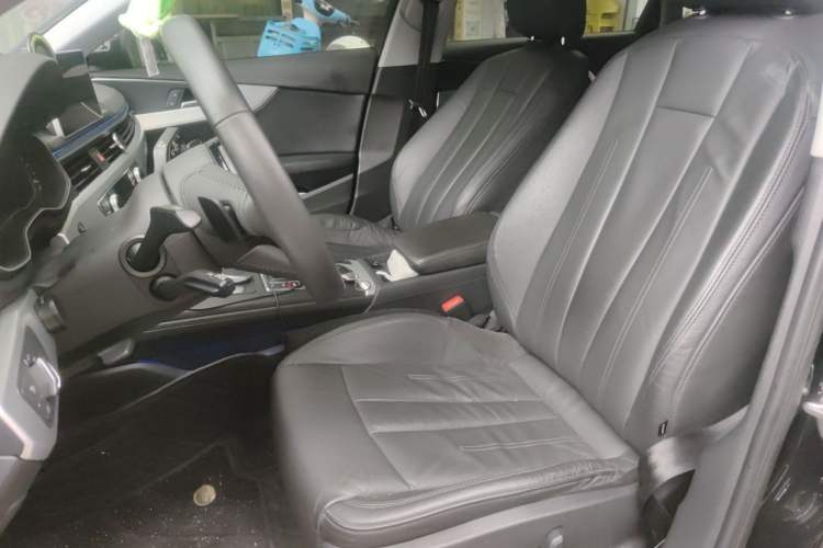Used Audi A4L 2019 40 TFSI Sporty Version China VI Left Front Seat