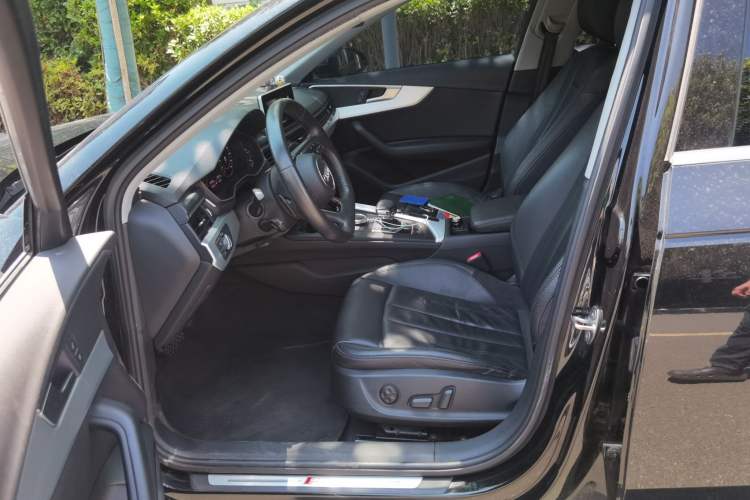 Used Audi A4L 2019 40 TFSI Fashion Edition China VI Emission Standard Left Front Seat