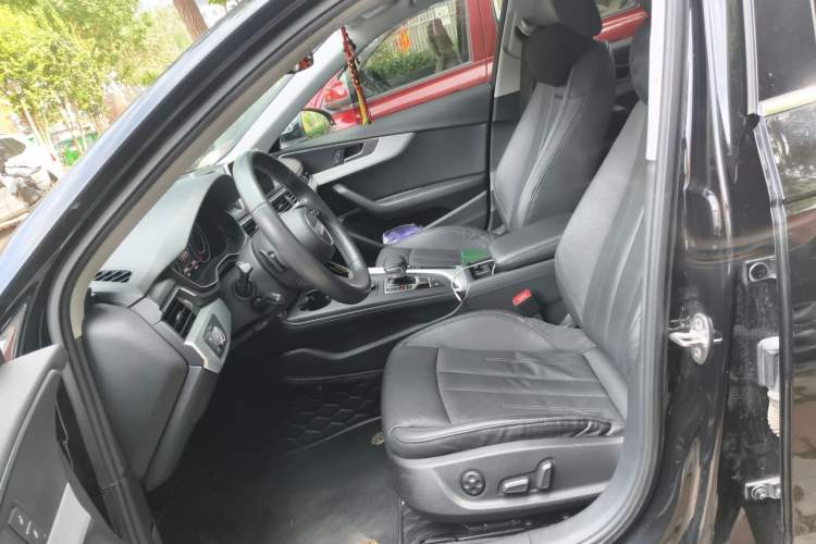 Used Audi A4L 2019 40 TFSI Fashion Edition China VI Emission Standard Left Front Seat