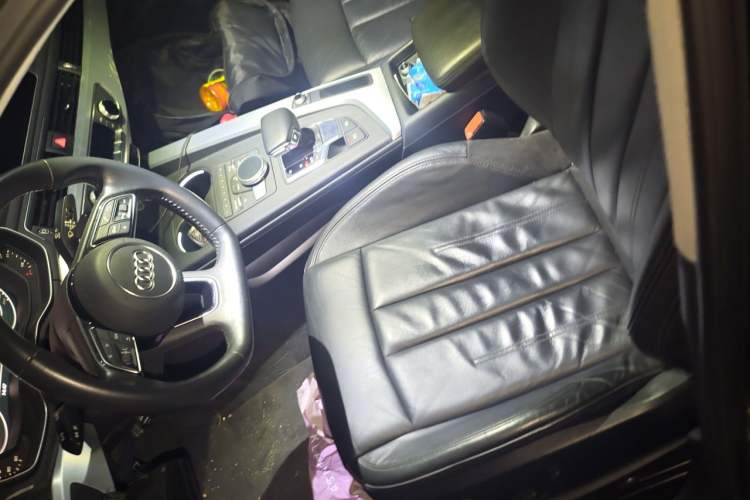 Used Audi A4L 2019 40 TFSI Fashion Edition China VI Emission Standard Left Front Seat