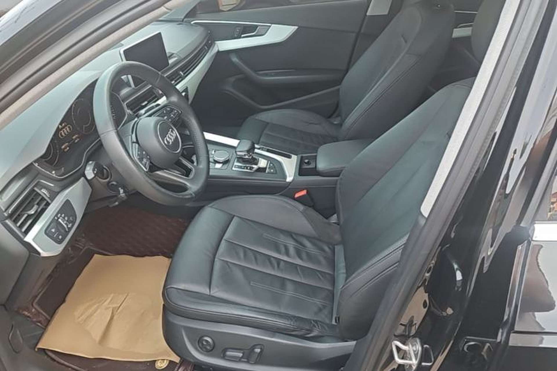Used Audi A4L 2019 40 TFSI Fashion Edition China VI Emission Standard Left Front Seat