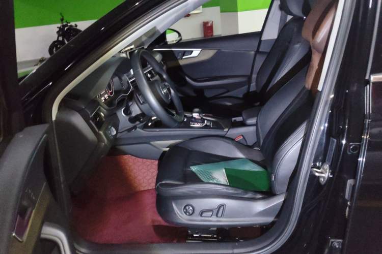 Used Audi A4L 2019 40 TFSI Fashion Edition China VI Emission Standard Left Front Seat