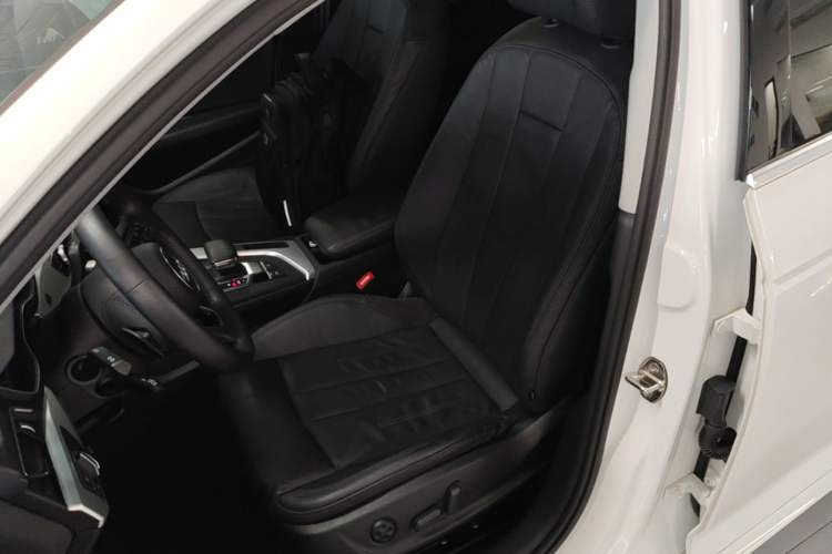 Used Audi A4L 2019 40 TFSI Fashion Edition China VI Emission Standard Left Front Seat