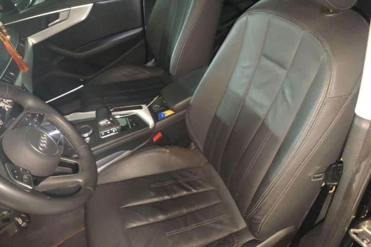 Used Audi A4L 2019 40 TFSI Fashion Edition China VI Emission Standard Left Front Seat