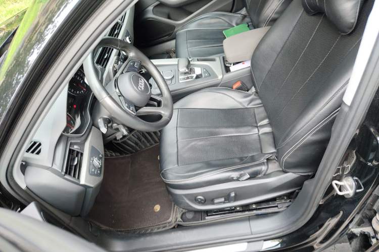 Used Audi A4L 2019 40 TFSI Ambition China VI Left Front Seat