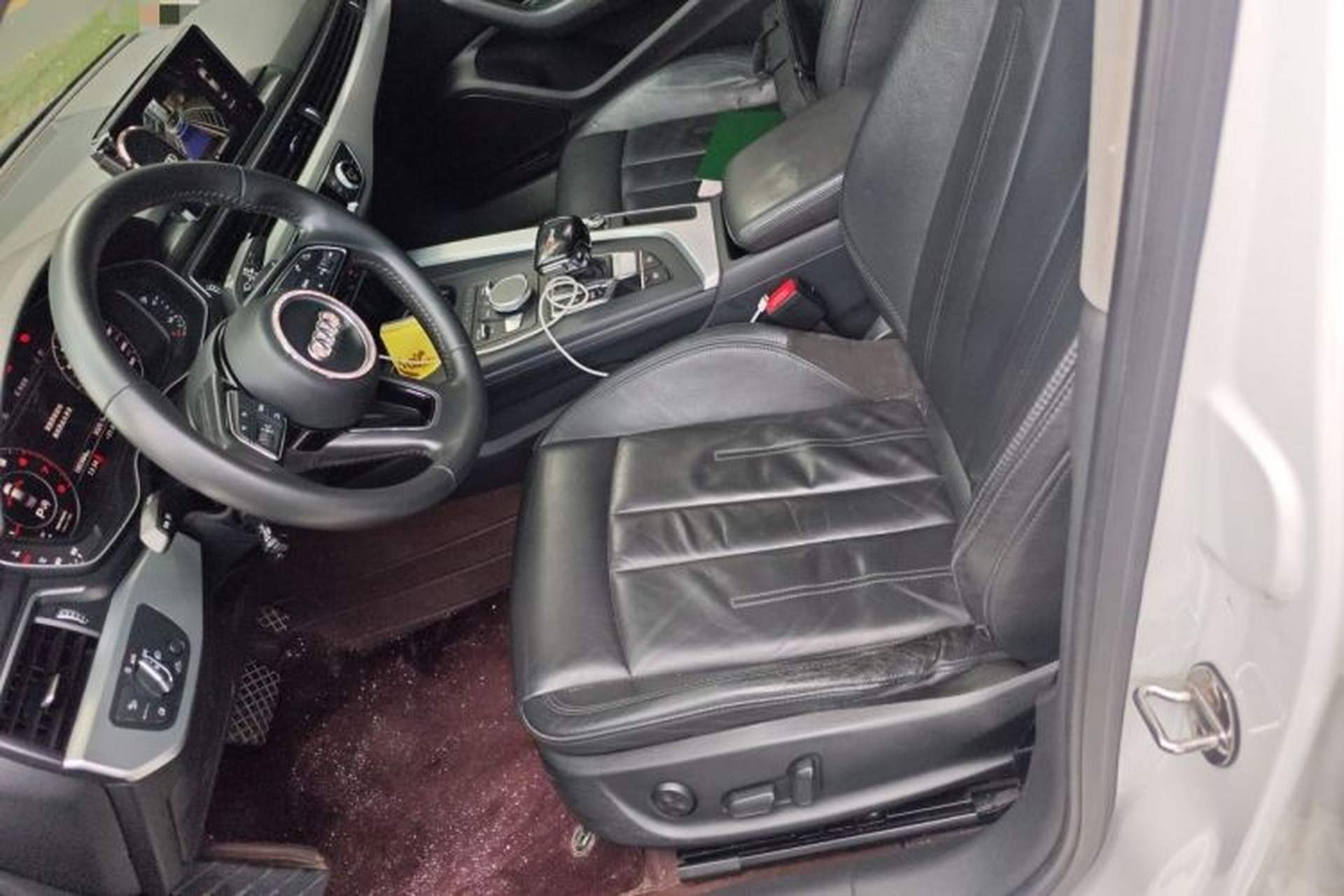 Used Audi A4L 2019 40 TFSI Fashion Edition China VI Emission Standard Left Front Seat