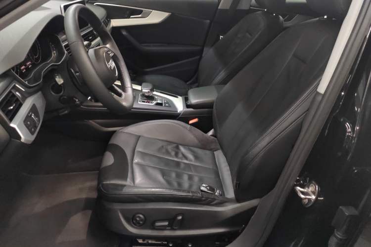 Used Audi A4L 2019 40 TFSI Fashion Edition China VI Emission Standard Left Front Seat
