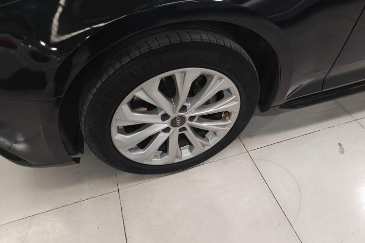 Used Audi A4L 2019 40 TFSI Ambition China VI Left Front Wheel Hub