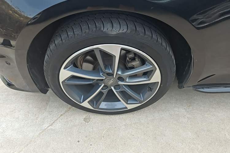 Used Audi A4L 2019 40 TFSI Fashion Edition China VI Emission Standard Left Front Wheel Hub