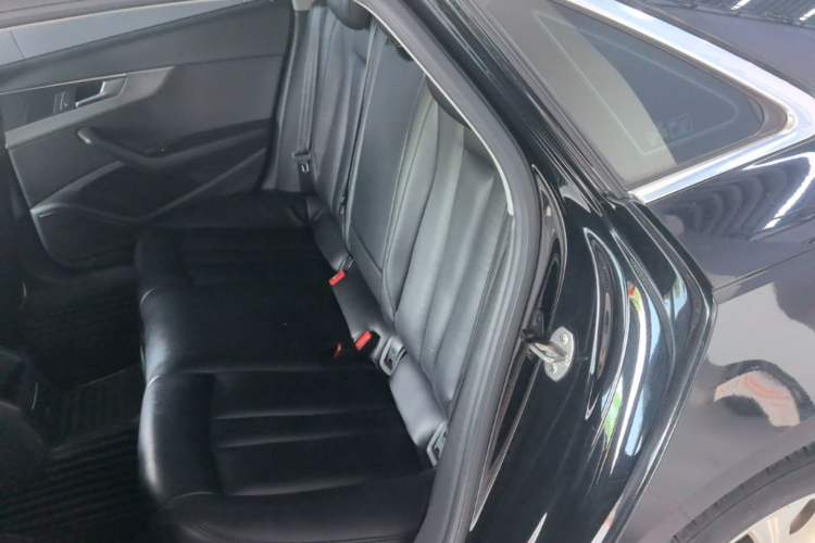 Used Audi A4L 2019 40 TFSI Ambition China VI Left Rear Seat
