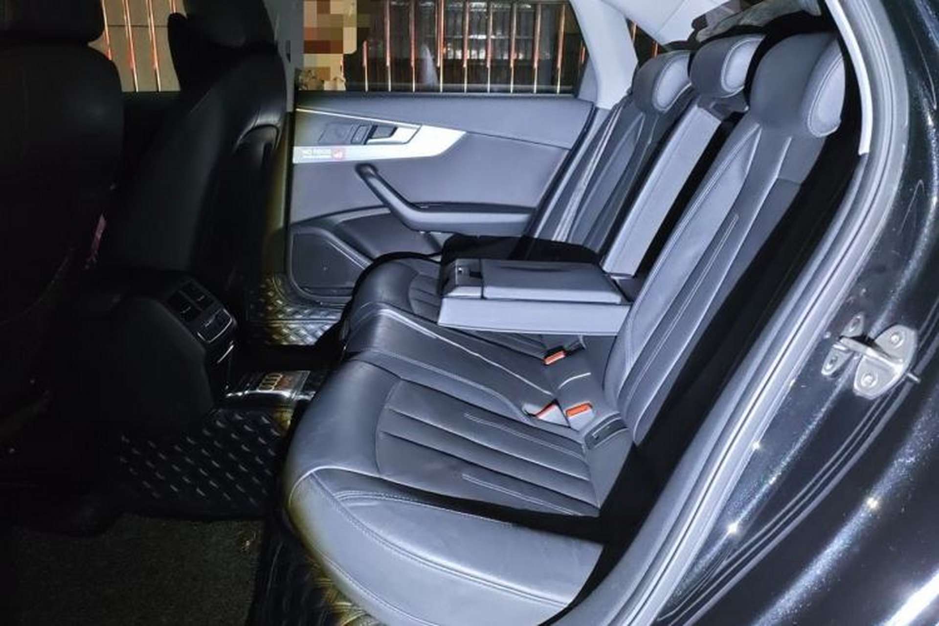 Used Audi A4L 2019 40 TFSI Fashion Edition China VI Emission Standard Left Rear Seat