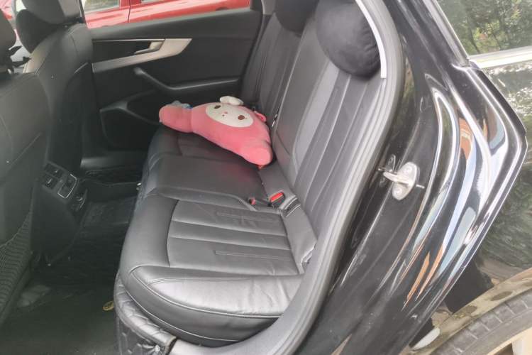 Used Audi A4L 2019 40 TFSI Fashion Edition China VI Emission Standard Left Rear Seat