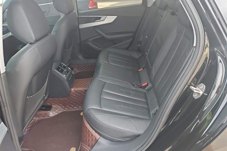 Used Audi A4L 2019 40 TFSI Fashion Edition China VI Emission Standard Left Rear Seat