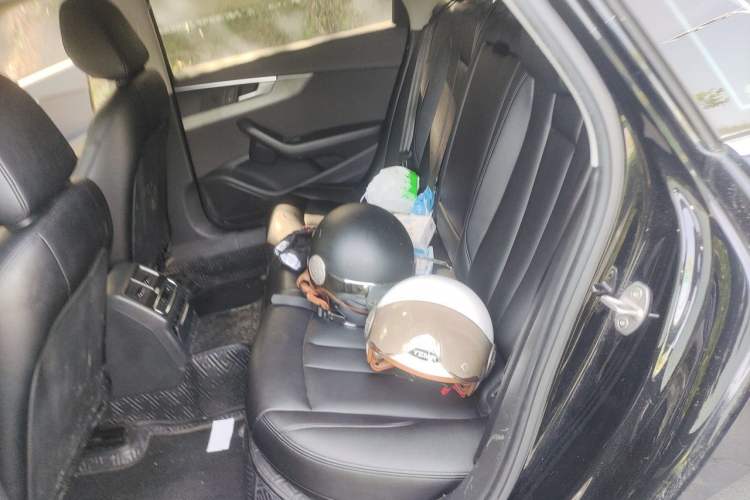 Used Audi A4L 2019 40 TFSI Ambition China VI Left Rear Seat