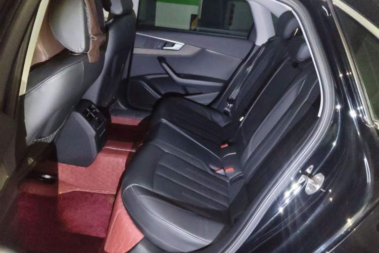 Used Audi A4L 2019 40 TFSI Fashion Edition China VI Emission Standard Left Rear Seat