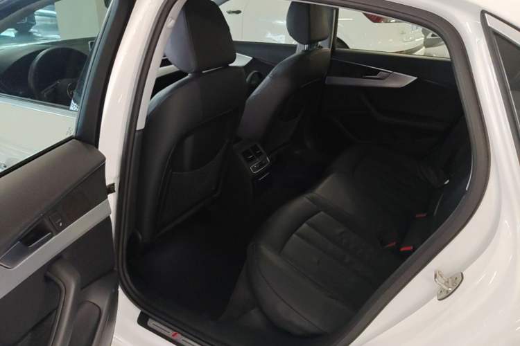 Used Audi A4L 2019 40 TFSI Fashion Edition China VI Emission Standard Left Rear Seat