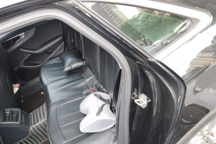 Used Audi A4L 2019 40 TFSI Ambition China VI Left Rear Seat