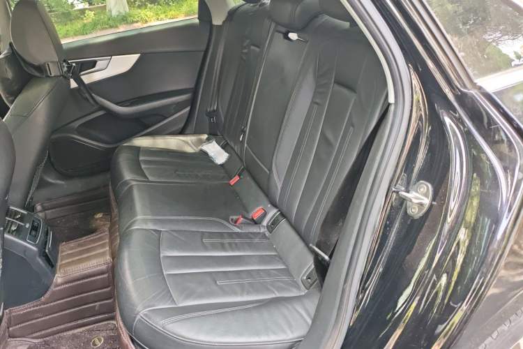 Used Audi A4L 2019 40 TFSI Fashion Edition China VI Emission Standard Left Rear Seat
